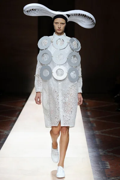 Look 14